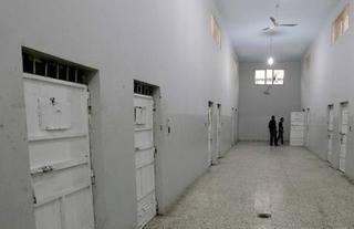 Libya: 400 tù nhân vượt ngục