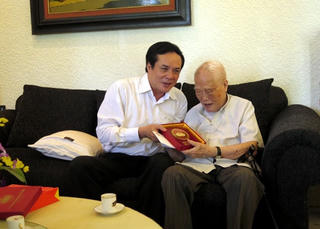 Tri ân những người làm nên lịch sử
