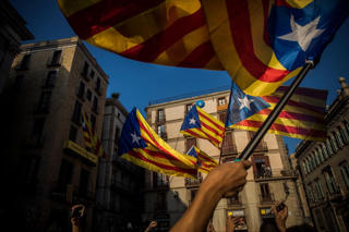 Tây Ban Nha sẵn sàng tước quyền tự trị của Catalonia