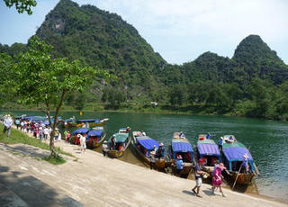 Cơ hội khám phá hang động Quảng Bình