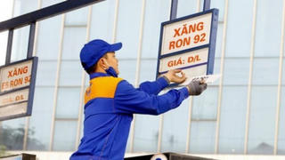 Lần thứ 5 liên tiếp, giá xăng tiếp tục giảm