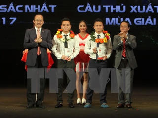 Danh hiệu Cầu thủ xuất sắc nhất về tay Đinh Thanh Trung