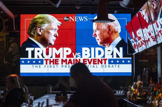 Tuần lễ khó khăn của ông Trump