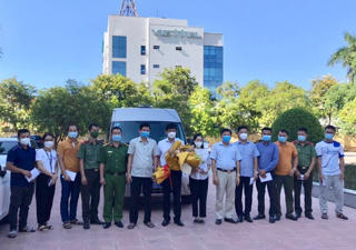 Tổ công tác 'đặc biệt' của tỉnh Quảng Bình lên đường đón bà bầu và trẻ nhỏ về quê