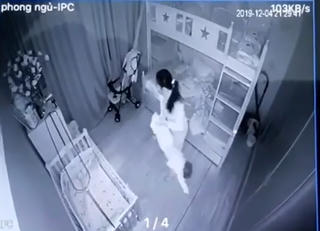 Tạm giữ người giúp việc nghi cầm hai chân dốc ngược bé gái 13 tháng tuổi