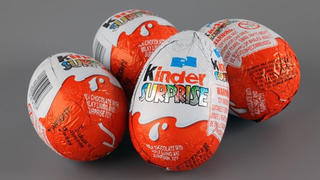 Từ những hộp kẹo trứng Kinder Surprise nhiễm khuẩn…