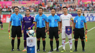 Sự ‘nuông chiều’ của trọng tài làm hỏng V.League