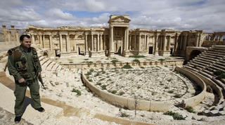 Chính phủ Syria giành lại 'Hòn ngọc sa mạc' từ tay IS