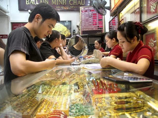 Giá vàng trong nước tăng giảm trái chiều trong phiên đầu tuần