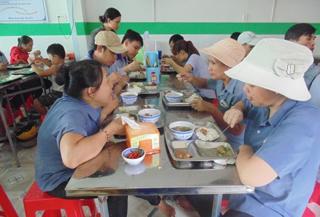 Quán cơm tình thương 5.000 đồng