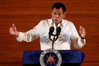 Tổng thống Philippines lại phát ngôn gây sốc