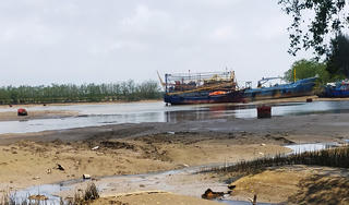 Xin ‘vượt rào’ để nạo vét Cảng Cửa Hới