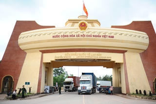 Doanh nghiệp mất thời gian vì thủ tục thông quan