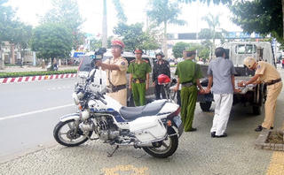 CSGT TP HCM không yêu cầu chứng minh xe chính chủ