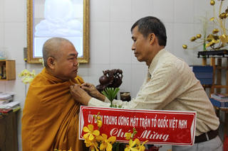 Hòa thượng Thích Giác Toàn nhận Kỷ niệm chương của MTTQ Việt Nam