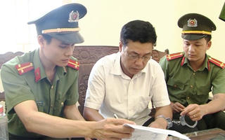 Bắt Phó Chủ tịch xã lập khống hồ sơ tái định cư