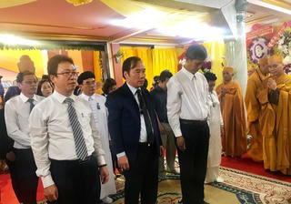 Đoàn UBTƯ MTTQ Việt Nam viếng Trưởng lão Hòa thượng Thích Hiển Pháp