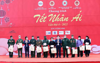 'Tết nhân ái' cho người dân nghèo