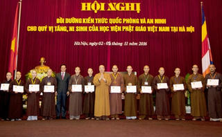 549 tăng, ni sinh hoàn thành chương trình bồi dưỡng kiến thức QP, AN