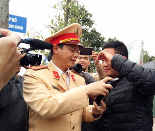 Rời quán nhậu vào viện thăm mẹ, tài xế bị phạt 35 triệu đồng