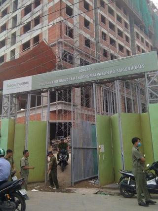 Rơi từ tầng 10 công trình xây dựng, 2 người tử vong