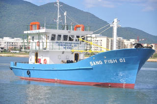 Vì sao ngư dân trả lại tàu vỏ thép?