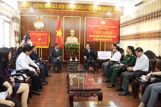 Tỉnh Sê Kông (Lào) ủng hộ gần 300 triệu đồng người dân vùng lũ Quảng Nam