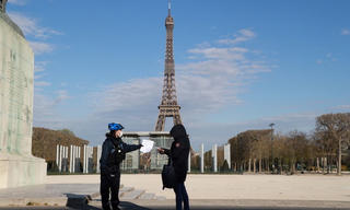 Nước Pháp phong tỏa Thủ đô Paris