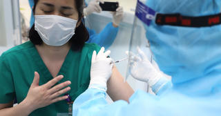 Sốc phản vệ độ III sau tiêm vaccine Covid-19: Chuyên gia nói gì?
