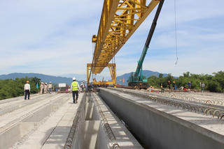 Hợp long cầu Quá Giáng và cầu Sông Yên