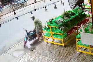 Bình thản trộm xe như chốn không người chỉ trong 20 giây