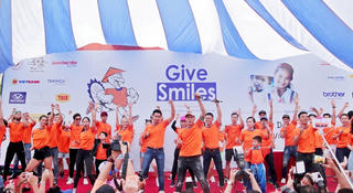 6.000  người tham gia chạy bộ từ thiện gây quỹ mổ hàm ếch cho các em nhỏ