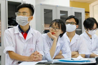 Chạy đua tuyển sinh sớm