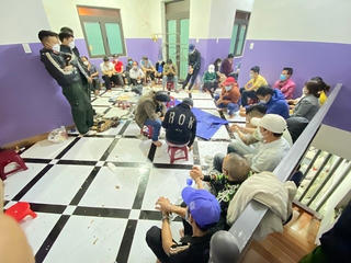 Quảng Nam: Triệt xóa nhóm đối tượng đánh bạc, phát hiện 1 người mắc Covid-19 