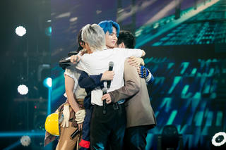 Uni5 lần đầu trải lòng về gia đình trên sân khấu The Heroes