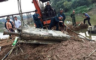 Trục vớt thành công tên lửa không đối đất còn nguyên vẹn của Mỹ tại Hà Nội