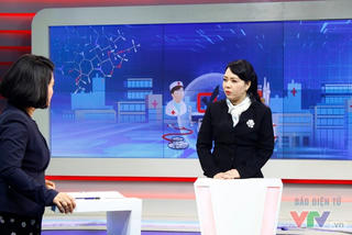 Bộ trưởng Bộ Y tế tâm huyết tới trường quay VTV lúc nửa đêm