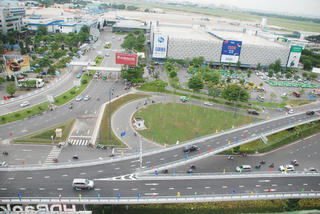Thông xe nhánh cầu vượt dẫn vào sân bay Tân Sơn Nhất