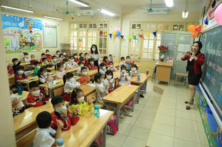 [ẢNH] Sau gần 1 năm học online, học sinh Hà Nội háo hức ngày đến trường