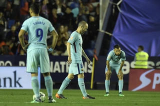 Nhà vô địch Barcelona vỡ mộng bất bại ở trận cầu có 9 bàn thắng