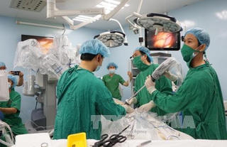 Lần đầu tiên Việt Nam sử dụng robot phẫu thuật ung thư dạ dày