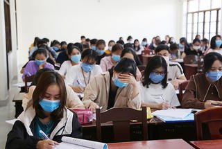 Lo ngại Covid-19, nhiều trường đại học chuyển sang học trực tuyến sau nghỉ lễ