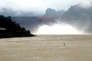 Thủy điện Hòa Bình mở thêm cửa xả đáy từ chiều 5/9