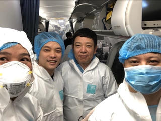 Những 'người hùng' trên chuyến bay đưa công dân từ Vũ Hán về nước