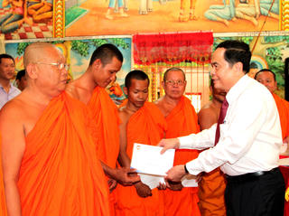 Lựa chọn những cá nhân người Khmer tiêu biểu tham gia Mặt trận các cấp