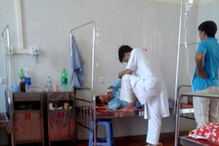 Bộ Y tế yêu cầu xác minh thông tin bác sĩ giẫm chân lên giường bệnh nhân