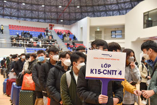 Hàng nghìn sinh viên xuất quân học ‘kỳ quân sự’