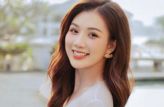 'Phố trong làng' tạm ngừng chiếu nhưng vẫn không hết 'hot' vì nữ chính