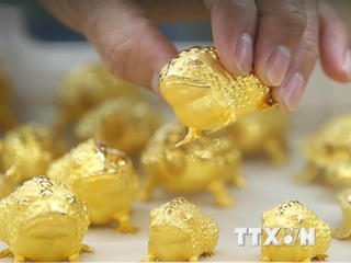 Giá vàng thị trường thế giới suy giảm tuần thứ ba liên tiếp