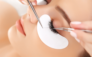 Cảnh báo nguy cơ khi gắn mi giả, nối mi